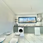L'actuel,new Studio, Parking, Air Conditioning *